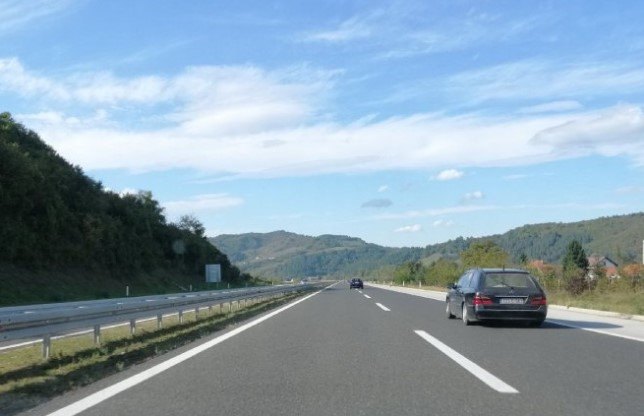 Povoljni uslovi za vožnju, ali oprez zbog radova i klizišta širom zemlje